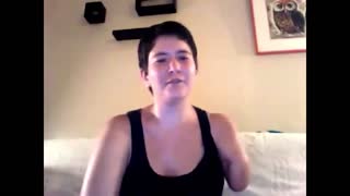 断臂短发中性女人视频讲述致残过程