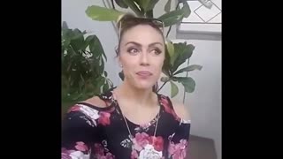 儿麻偏瘫美女坐着轮椅坚强生活视频