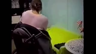 国外美丽漂亮轮椅瘫痪美女生活视频