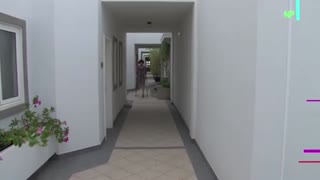 性感拄拐单腿截肢美女日常生活视频