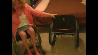国外儿麻轮椅妇人残疾日常生活视频